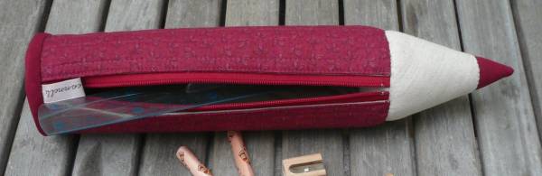 trousse crayon rouge