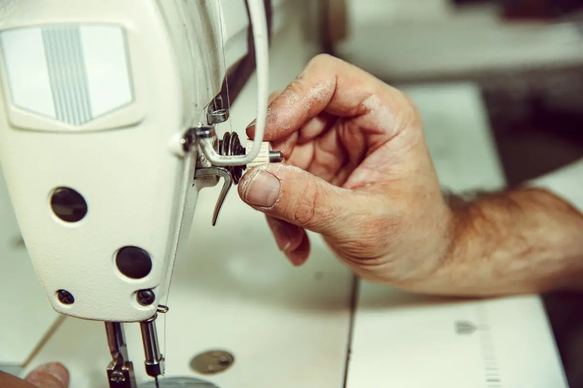 Régler la tension du fil de la machine à coudre